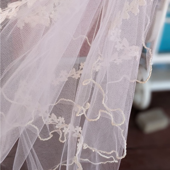 Vintage Wedding Dress - Picture 4 of 5